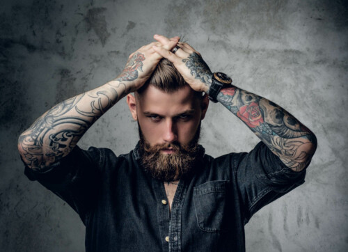 Greffe de barbe : 6 mois pour arborer une belle barbe de bûcheron !