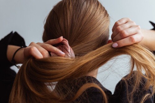 Faut-il encourager l’exfoliation du cuir chevelu ?