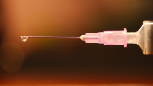 Injections d’acide hyaluronique par des non médecins : la chasse est ouverte !