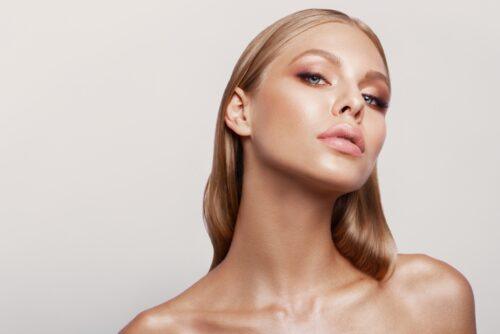 Tu veux du glow ? Voici 3 nouveaux gestes experts bien efficaces